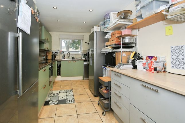89, Brookfurlong, Peterborough photo 4