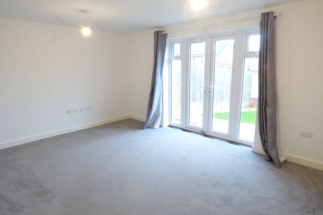 127, Yonder Acre Way, Exeter photo 2