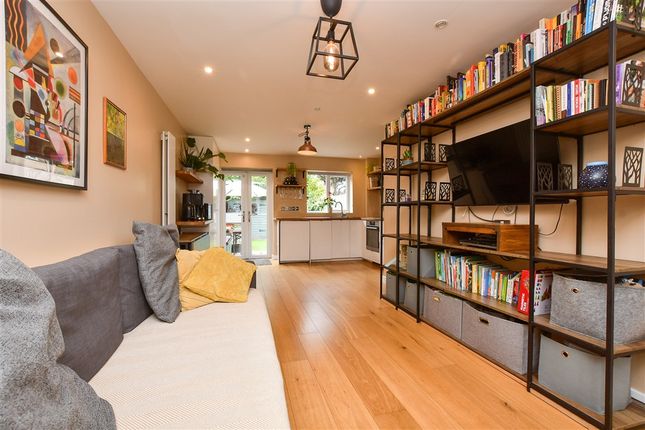 Varley Way, Mitcham photo 2