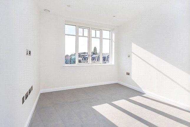 Flat for sale in Higham House, 102 Carnwath Road, Fulham, London