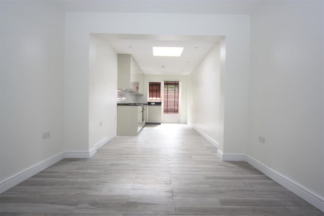Flat 1, 886, Greenford Road, Greenford photo 4
