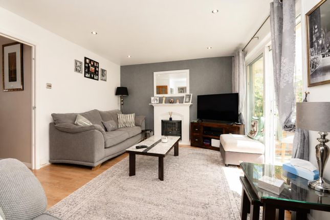 25, Fair Acre Rise, Fareham photo 2