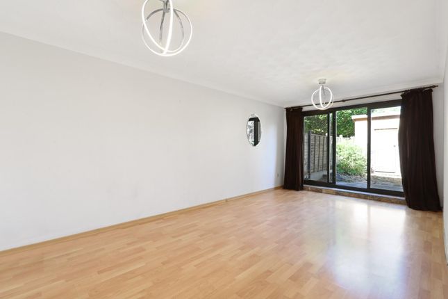9, Castlands Road, London photo 4