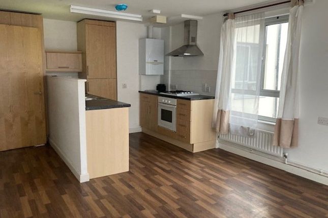 Flat for sale in Cundy Road, London