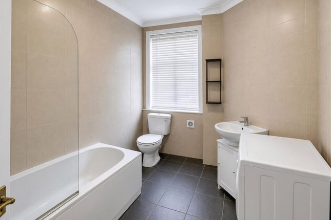 Flat 1, 48, Canewdon Road, Westcliff-On-Sea photo 2