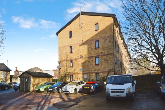 Flat 24/Albany Court, 1 Trenmar Gardens, London photo 4