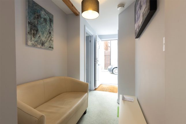 Room 3, 1, Upper Bath Street, Gloucestershire photo 5