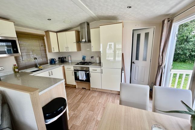 37, Essex Road, Hoddesdon photo 4