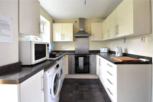 Room D, 125, Roman Way, Surrey photo 4