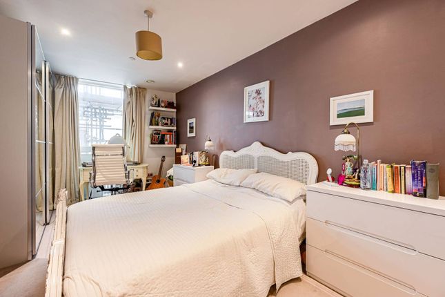 2-bed flat on Wyndham Apartments, East Greenwich, £650,000