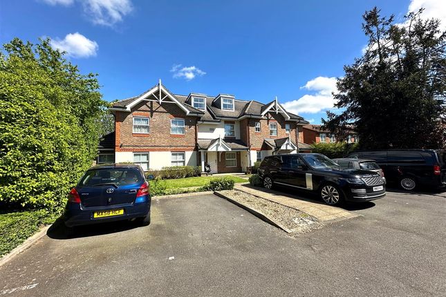 Flat for sale in Bishops Drive, Feltham