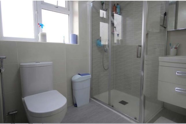 Radcliffe Way_Bathroom.Jpg