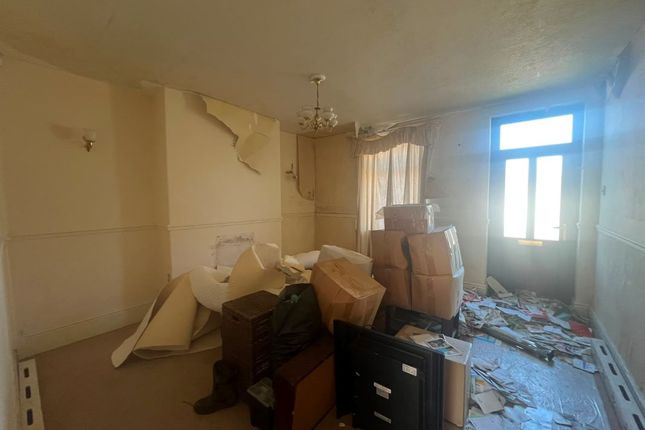 36 Victoria Road Stocksbridge, Sheffield photo 2