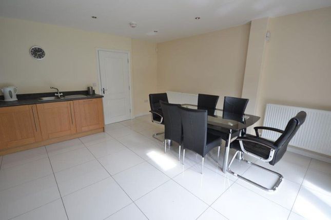10, Barradale Court, Stoneygate photo 4
