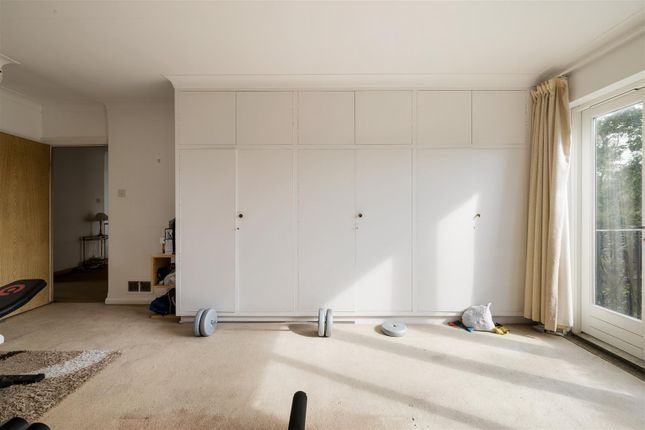 The Warren Drive, E11