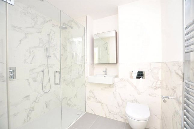 Flat 10,, Camera House, Teddington photo 4