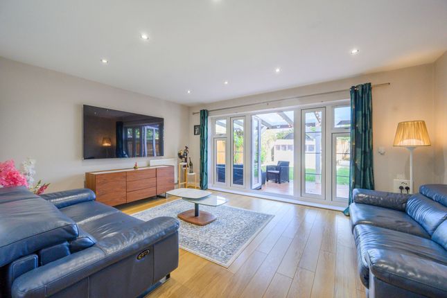 36 Farnesdown Drive, Wokingham photo 2