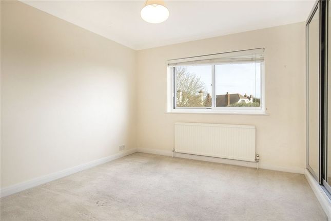 Flat to rent in Belvedere Drive, London