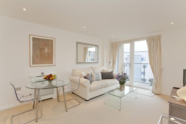 Flat for sale in Viridian Apartments, 75 Battersea Park Road, London
