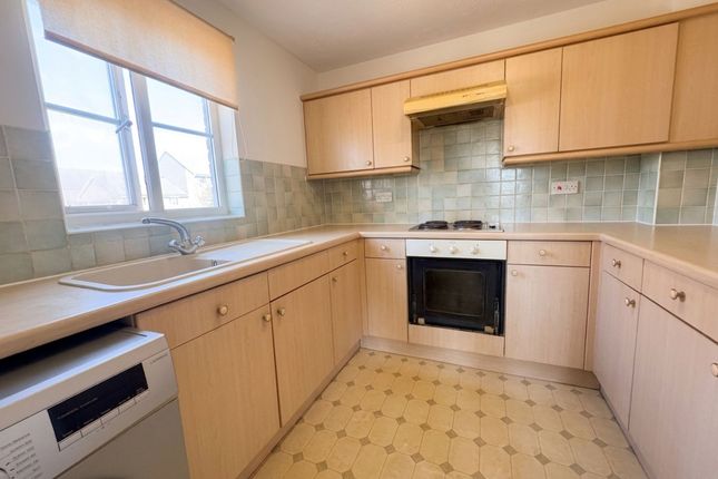 72 Fairway Drive, London photo 3