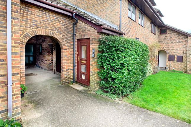 Thumbnail Property to rent in Wiltshire Drive, Wokingham