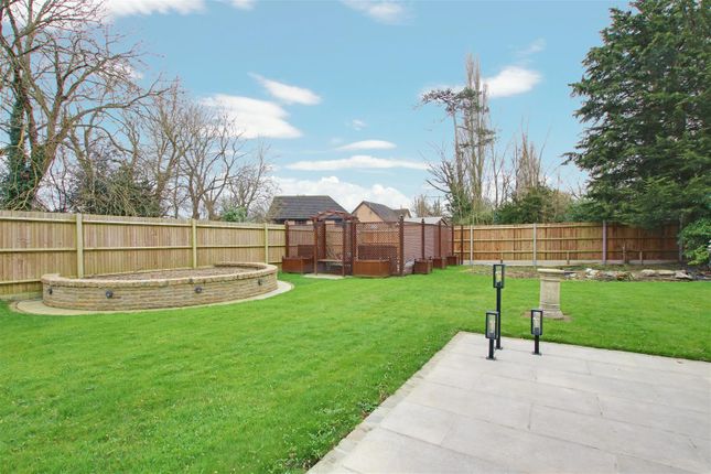 Detached house for sale in Broomer Place, Cheshunt, Waltham Cross