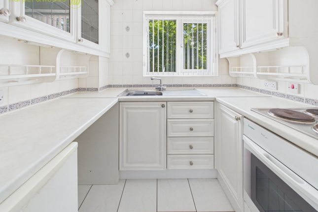 4, Ross Tower Court, Wirral photo 3