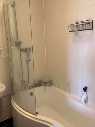 207, London Road, Crawley photo 5