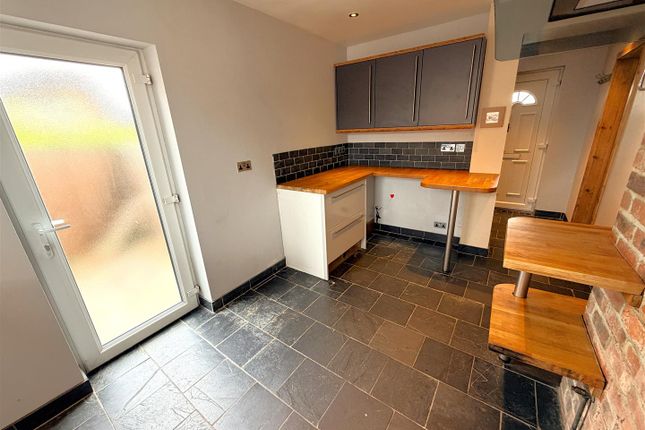 7, Pen Green Lane, Corby photo 2