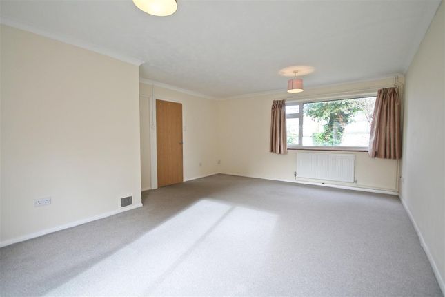 2, Teddington Close, Canterbury photo 4