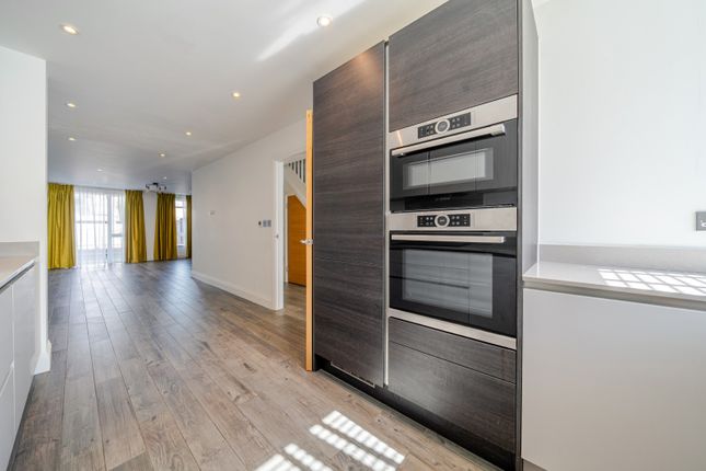 2E,, Bruce Grove, Orpington photo 3