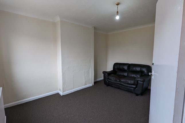 End terrace house to rent in Bristol Road, Luton