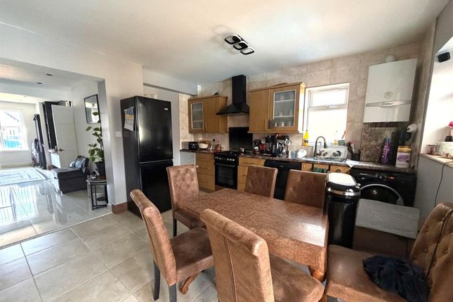 25, Wentworth Crescent, Hayes photo 5