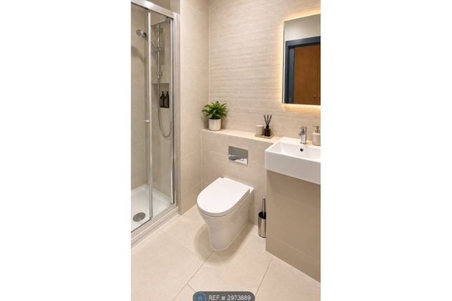 Flat, Crowhurst House Aytoun Road, London photo 5