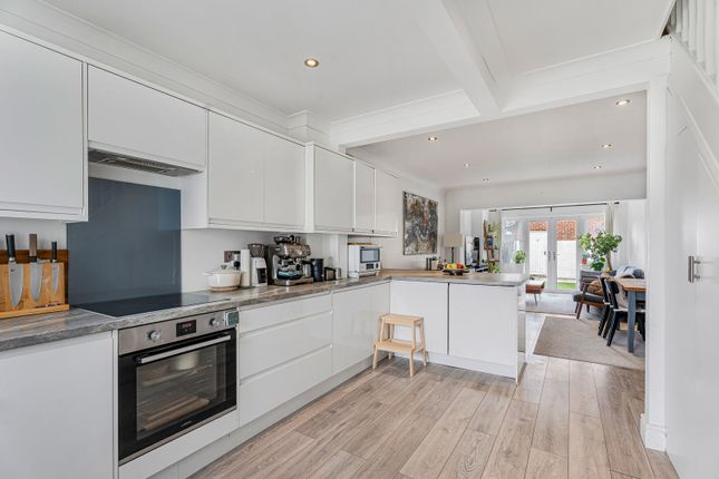 21, Beechwood Avenue, Surrey photo 4