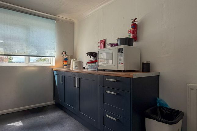 Room 3, 7, St. Marys Square, Newmarket photo 5