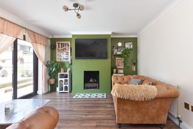 6 Quarry Wood, Aldington, Kent photo 4