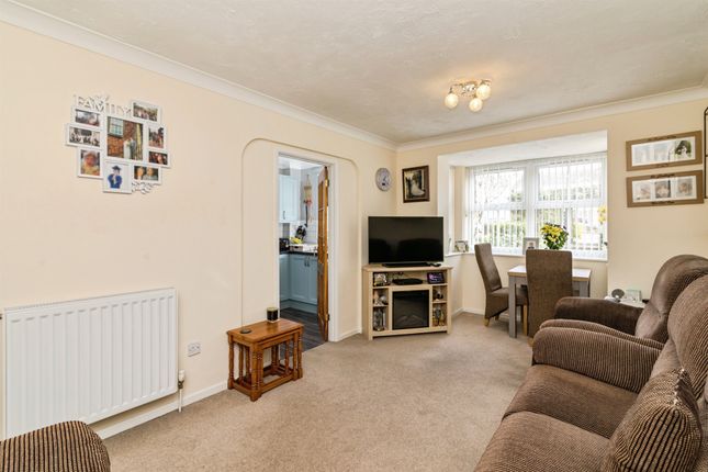 18, Adrian Court, Alexandra Road, Lowestoft photo 2