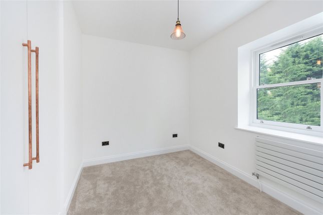 3,, Creffield Lodge, London photo 4