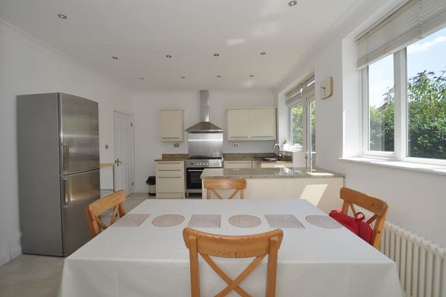 3, Matlock Way, New Malden photo 3