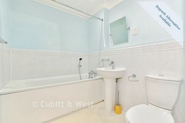 5, The Quadrangle, Lumley Road, Horley photo 4