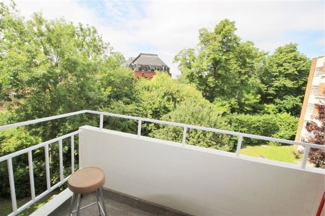 Flat for sale in Woodlands, London
