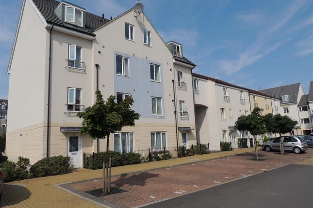 Flat to rent in Summit Close, Kingswood, Bristol BS15