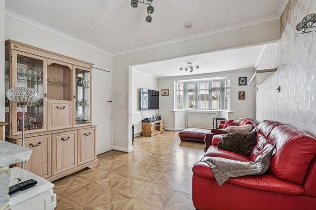 56 Mill Way, Bushey photo 2