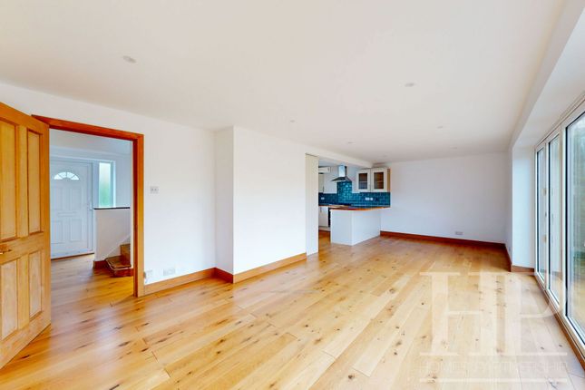 65 Kilnmead, Crawley photo 2