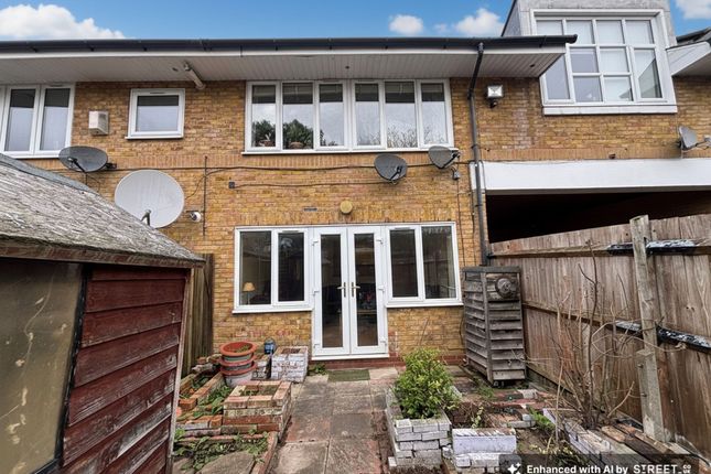 Flat 5, The Gables, London photo 3