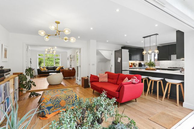 29 Barons Hurst, Epsom photo 3