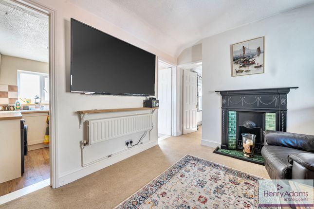 Flat 4, 127 Station Road, Liss photo 2
