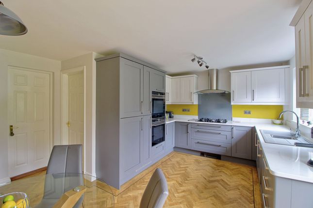 12 Twycross Road, Wokingham photo 4