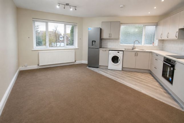 Flat 3, 20 Langley Road, STAINES-UPON-THAMES photo 2